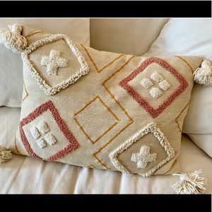 Geometric Tufted Tassel Lumbar Throw Pillow